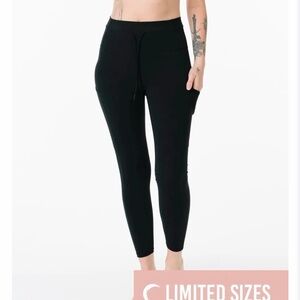 New with Tags- Zyia Active: Black Pocket Drawstring Luxe 7/8 24" Size 4